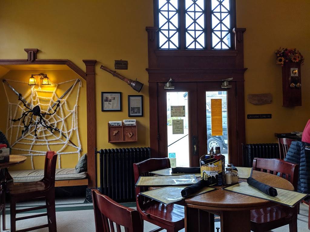 Freddy Valentines Public House | restaurant | 134 W Jefferson St, Spring Green, WI 53588, USA | 6085880220 OR +1 608-588-0220