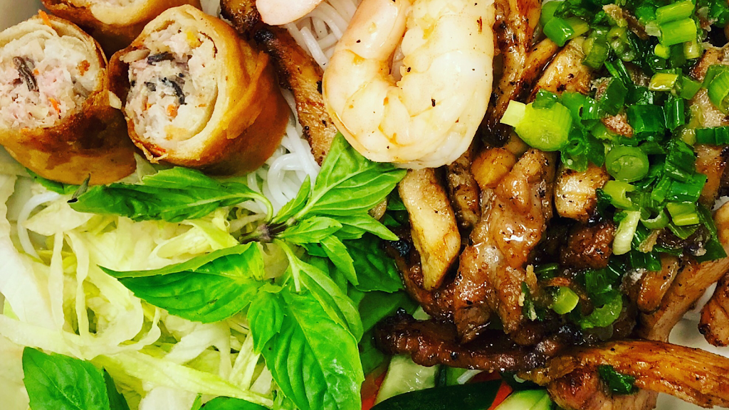 Wow Pho & Grill | restaurant | 6424 Bells Ferry Rd STE#118, Woodstock, GA 30189, USA | 6783836099 OR +1 678-383-6099