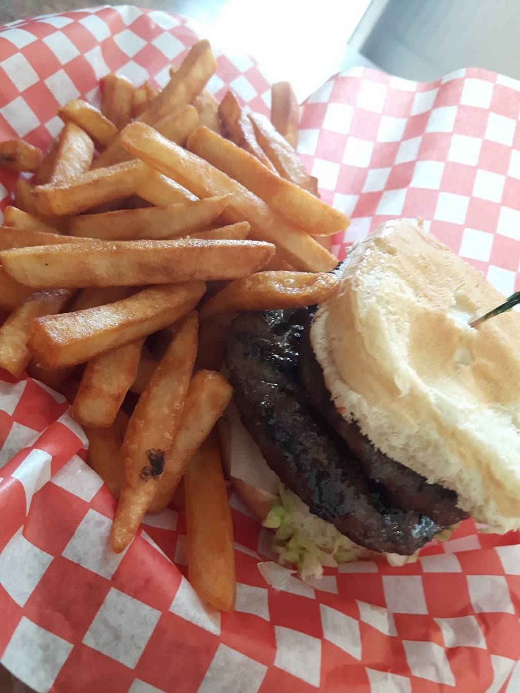 Scotts Pizza Burger | restaurant | 286 Main St N, Mount Forest, ON N0G 2L2, Canada | 5193234555 OR +1 519-323-4555