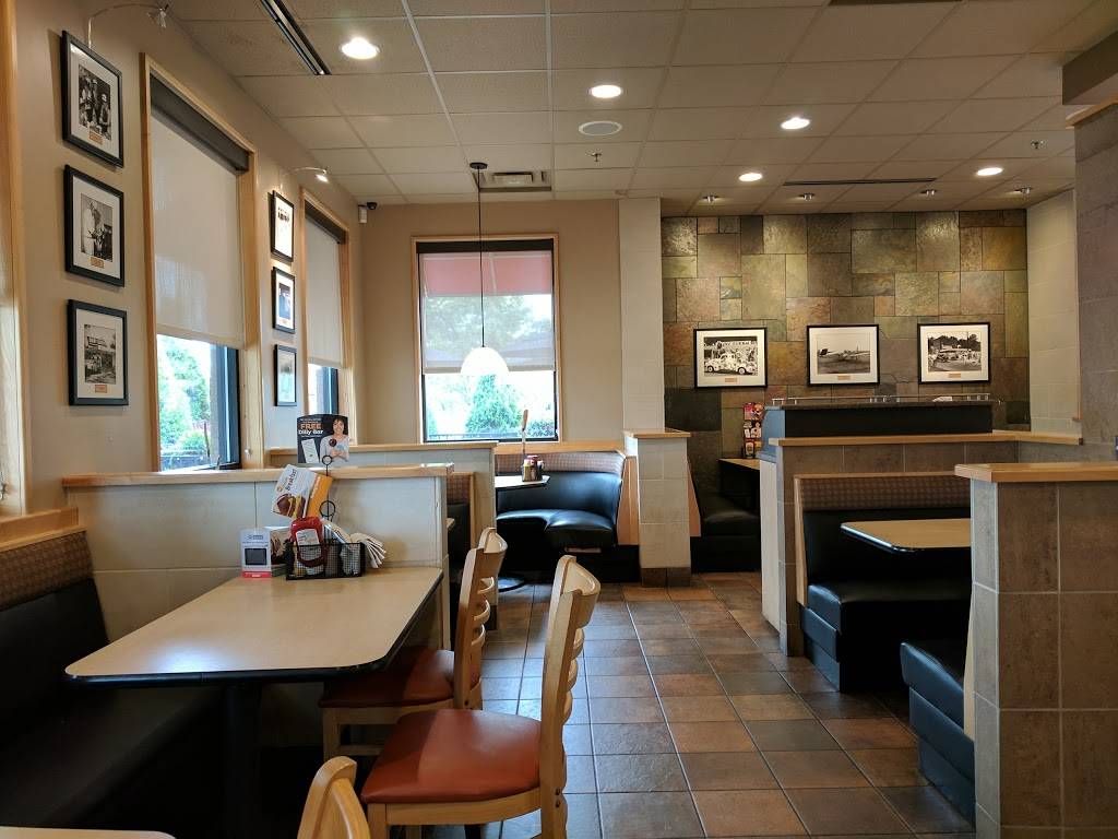 Dairy Queen Grill & Chill | restaurant | 411 N Veterans Pkwy, Bloomington, IL 61704, USA | 3096624446 OR +1 309-662-4446