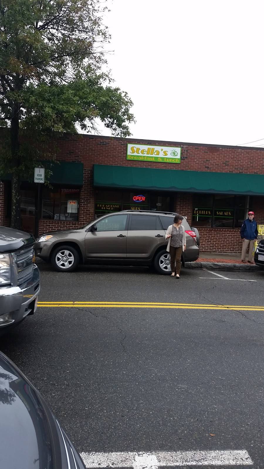 Stellas | restaurant | 558 Adams St, Milton, MA 02186, USA | 6176982740 OR +1 617-698-2740