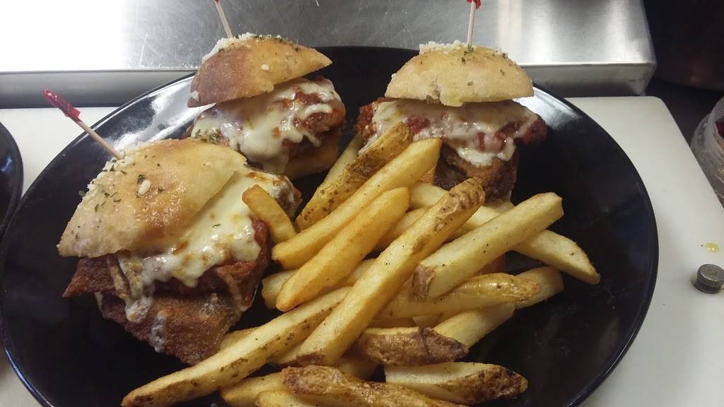 Black Cat Bar & Grill | restaurant | 5948, 470 French Rd, Utica, NY 13502, USA | 3157244444 OR +1 315-724-4444