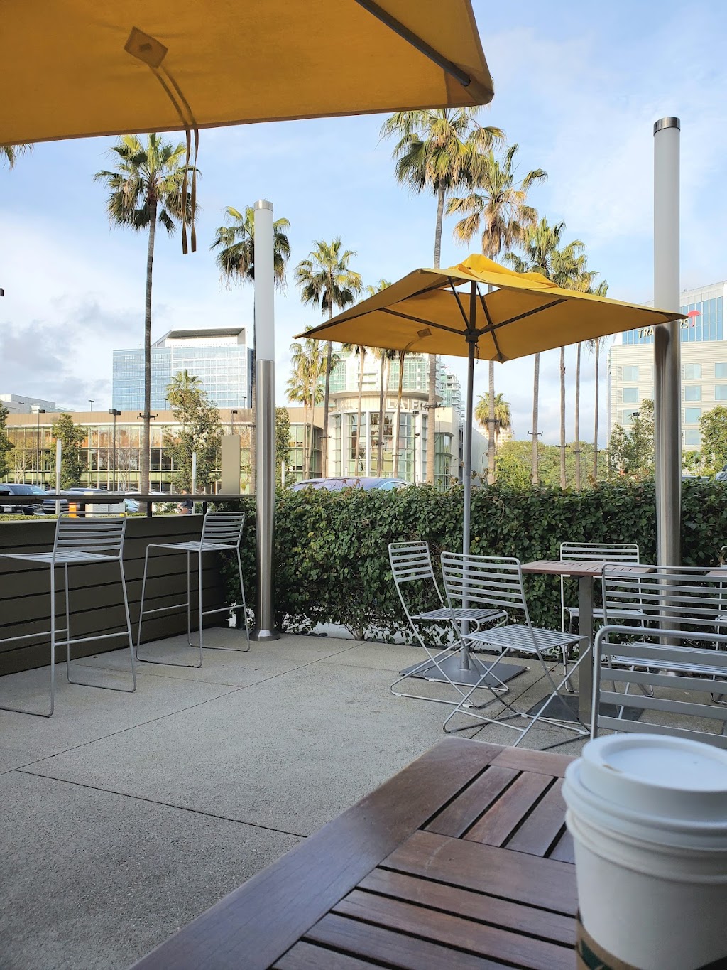 Starbucks | cafe | 2961 Michelson Dr, Irvine, CA 92612, USA | 9492509250 OR +1 949-250-9250