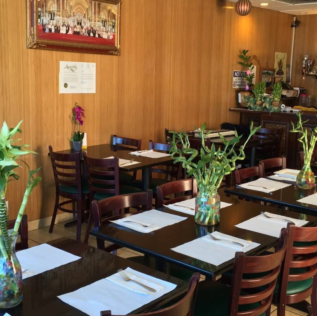 Little Orchids Thai Restaurant | restaurant | across from Lexus dealer, 21614 Ventura Blvd, Woodland Hills, CA 91364, USA | 8188834848 OR +1 818-883-4848