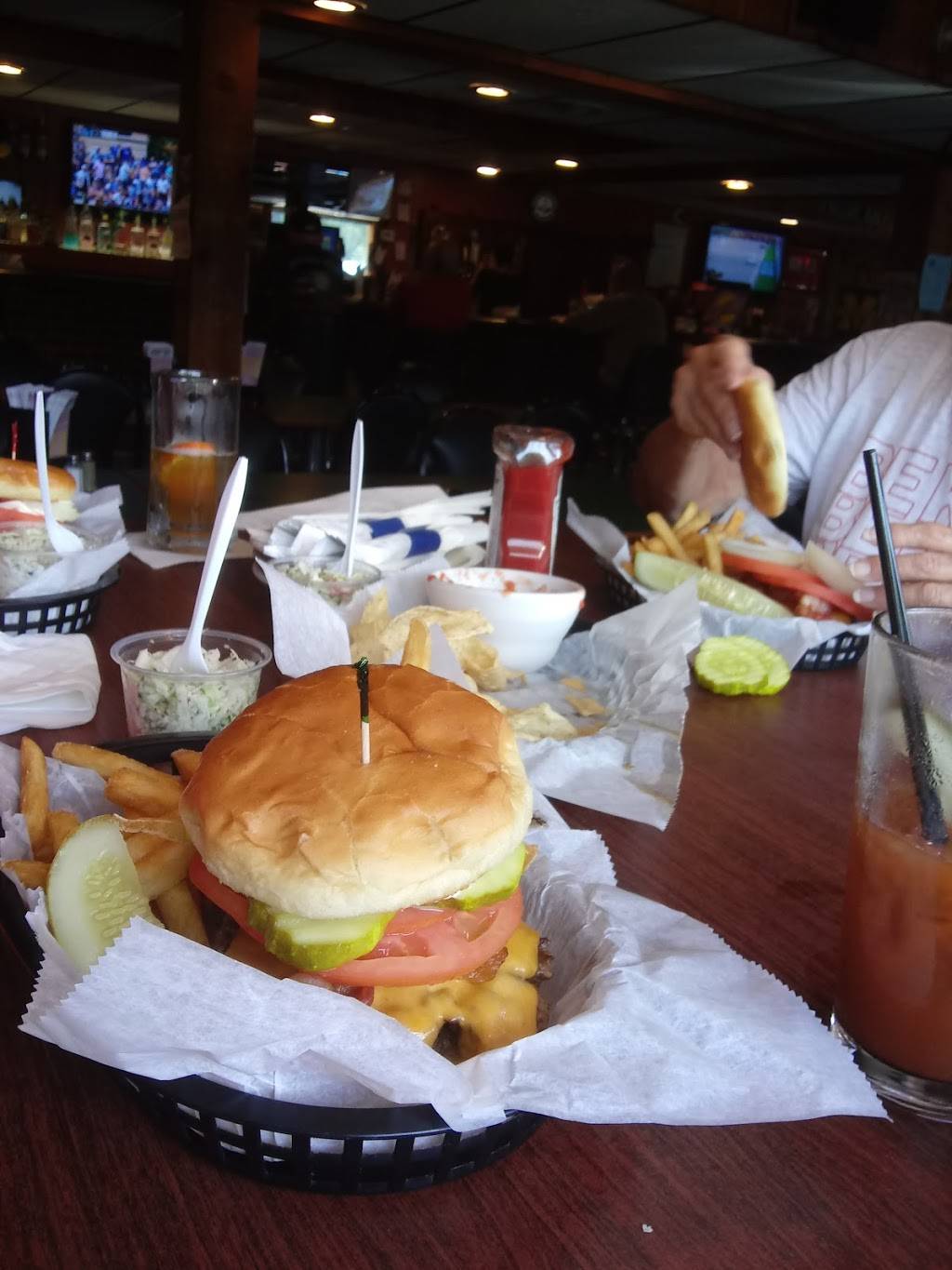 McCartys North 40 Sports Bar and Grille | restaurant | 46065 M-40, Paw Paw, MI 49079, USA | 2696550777 OR +1 269-655-0777