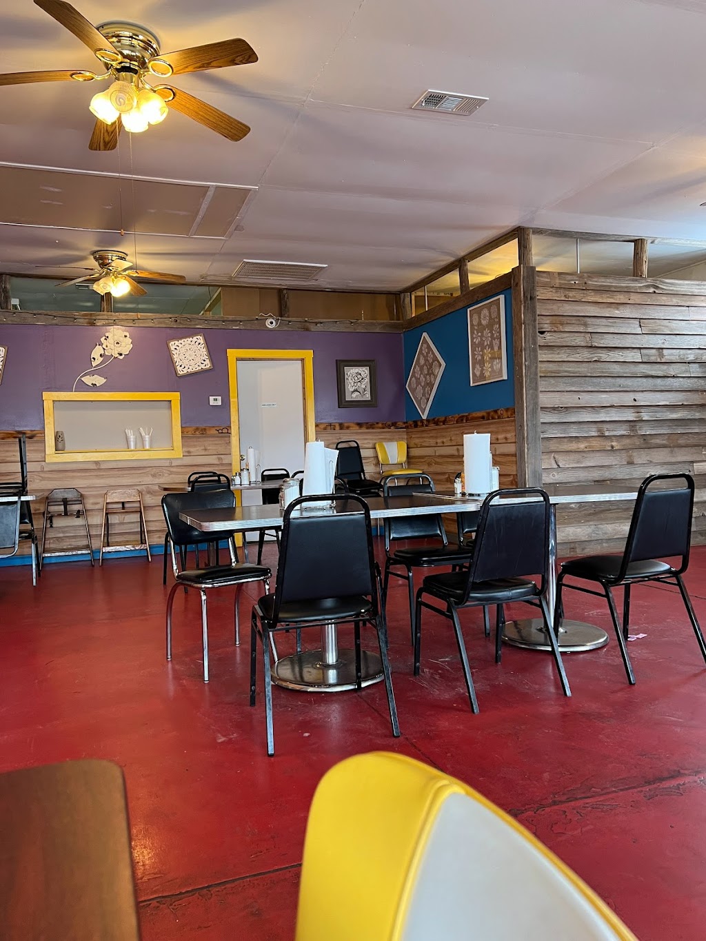 Oasis Cafe | restaurant | 113 NE 1st St, Marathon, TX 79842, USA | 4323868028 OR +1 432-386-8028