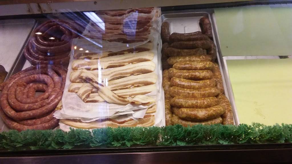 Louies P&R | restaurant | 120 E Walnut St, Herrin, IL 62948, USA | 6189423394 OR +1 618-942-3394