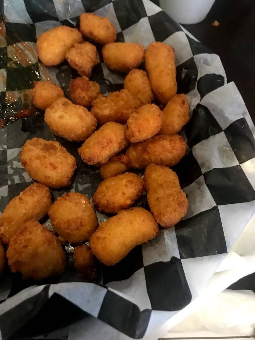 Bricks And Ivy Sports Tavern | restaurant | 2508 US-12, Spring Grove, IL 60081, USA | 8155813889 OR +1 815-581-3889