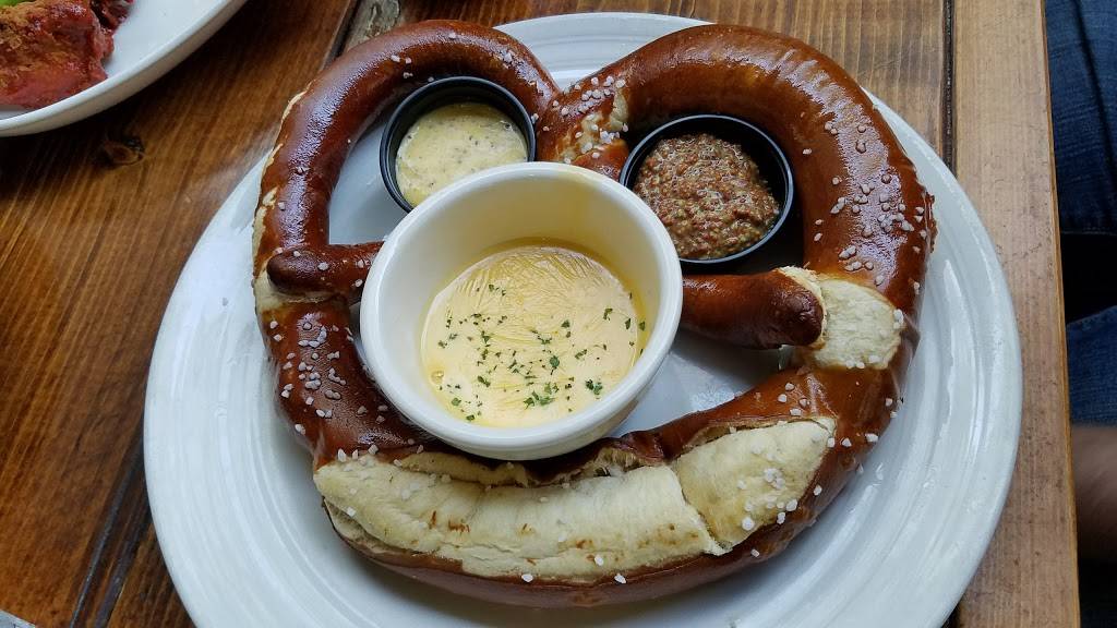 Courthaus Social | restaurant | 2300 Clarendon Blvd, Arlington, VA 22201, USA | 7032434900 OR +1 703-243-4900