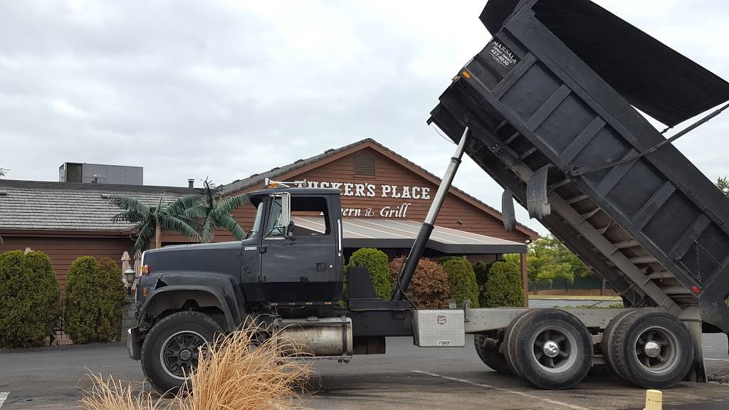 Tuckers Place South | restaurant | 3939 Union Rd, St. Louis, MO 63125, USA | 3148452584 OR +1 314-845-2584