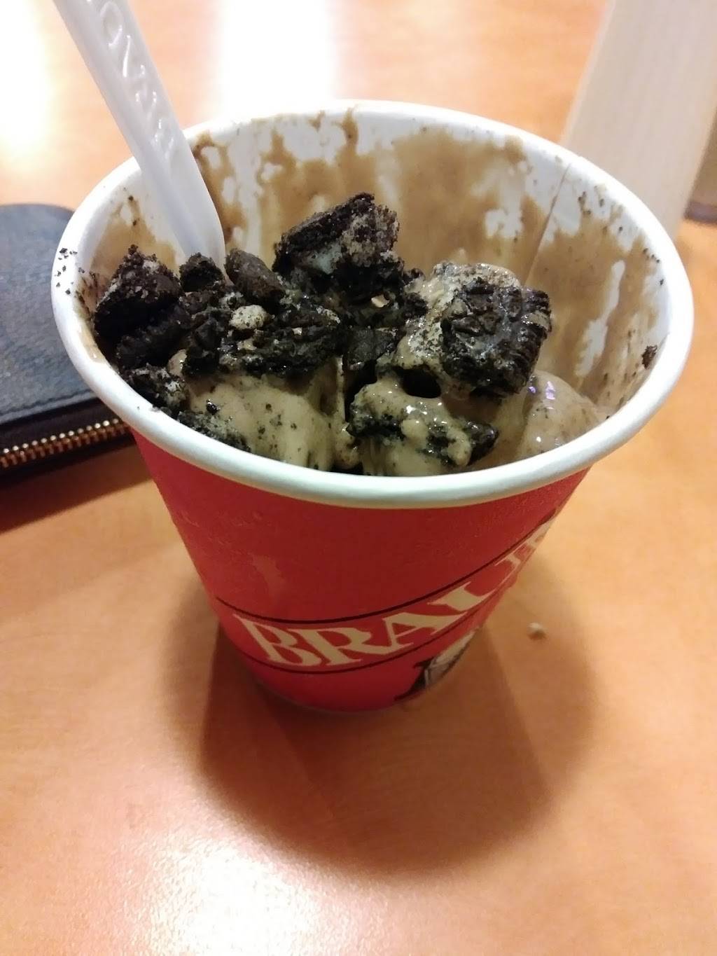 Braums Ice Cream & Burger Restaurant | restaurant | 1261 S Rock Rd, Wichita, KS 67207, USA | 3166877082 OR +1 316-687-7082