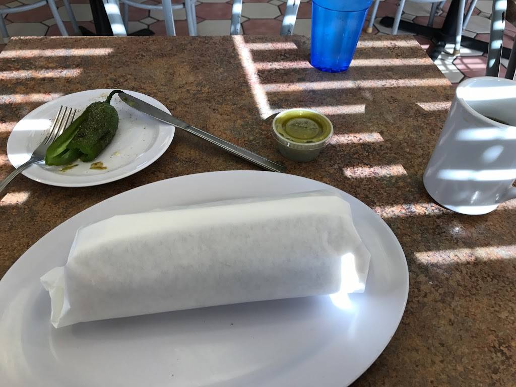 Classic Burgers | restaurant | 15712 Tustin Village Way, Tustin, CA 92780, USA | 7146673884 OR +1 714-667-3884