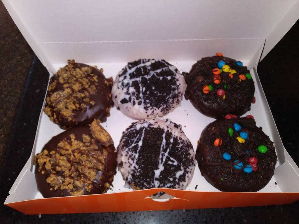 Dunkin | cafe | 1609 Grand Ave, Waukegan, IL 60085, USA | 8475965750 OR +1 847-596-5750