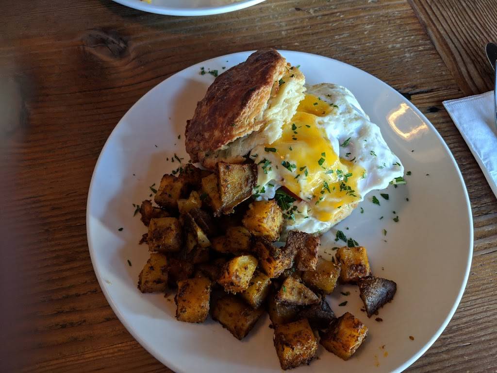 Russells Tavern | restaurant | 4111 Stone Way N, Seattle, WA 98103, USA | 2065471653 OR +1 206-547-1653