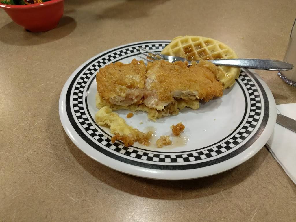 Hillcrest Market Place | restaurant | Hillcrest Residence Hall, 25 Byington Rd, Iowa City, IA 52242, USA | 3193359369 OR +1 319-335-9369