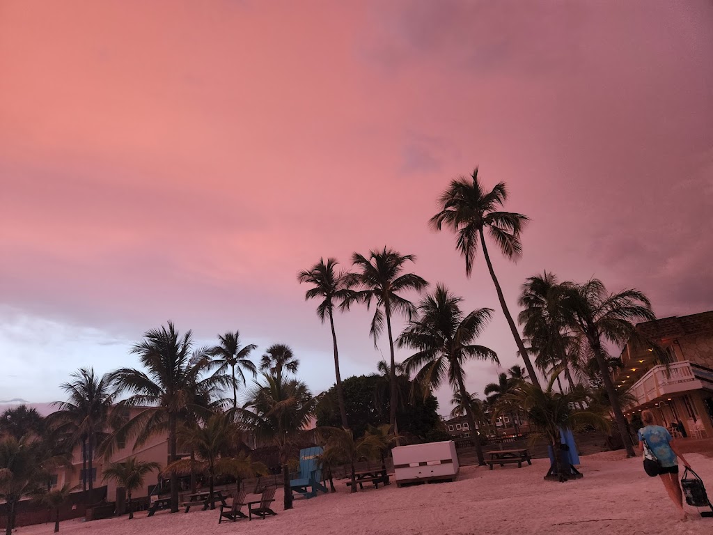 Deckside cafe and tiki bar | restaurant | 6200 Estero Blvd, Fort Myers Beach, FL 33931, USA | 2394633131 OR +1 239-463-3131