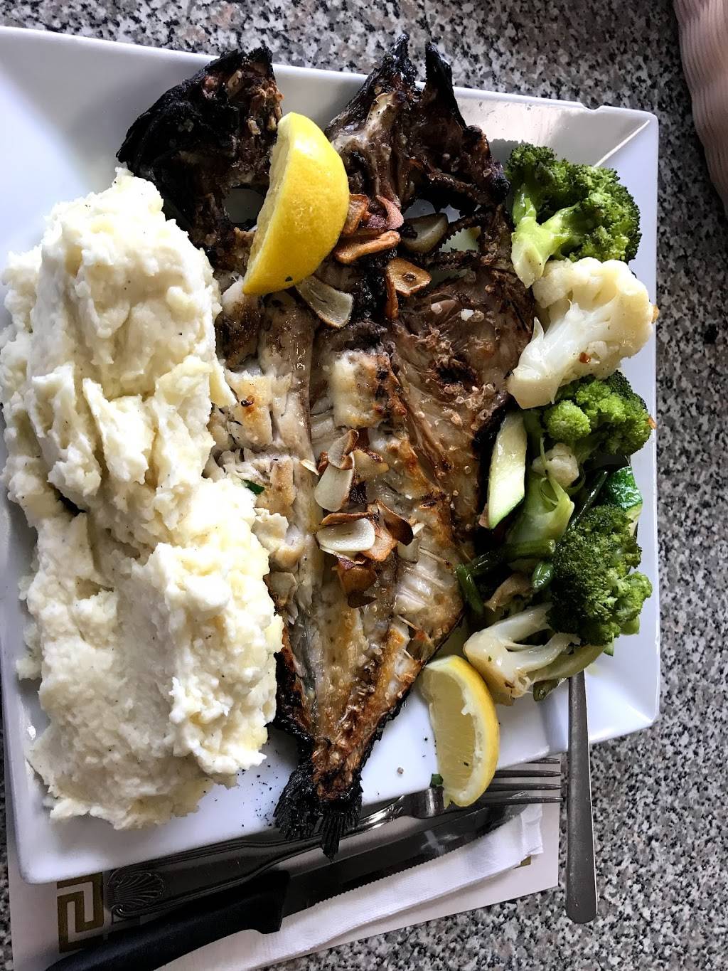 Hot Spot Diner | restaurant | 17 Avenue A, Newark, NJ 07114, USA | 9732423004 OR +1 973-242-3004