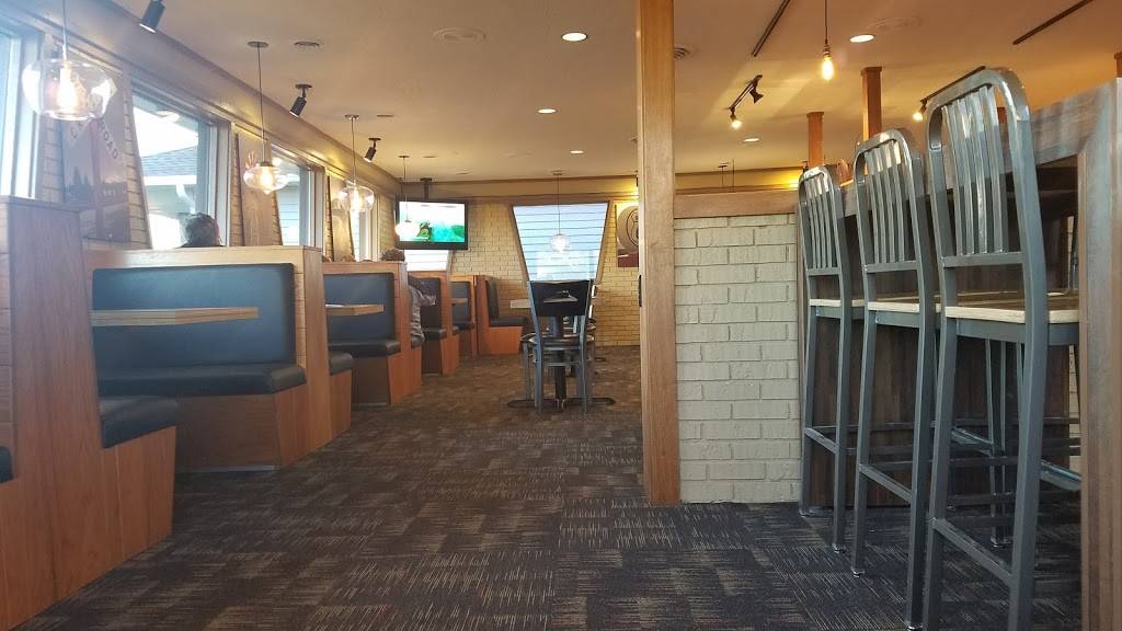 Pizza Hut | meal takeaway | 956 Lake St S, Forest Lake, MN 55025, USA | 6514647383 OR +1 651-464-7383