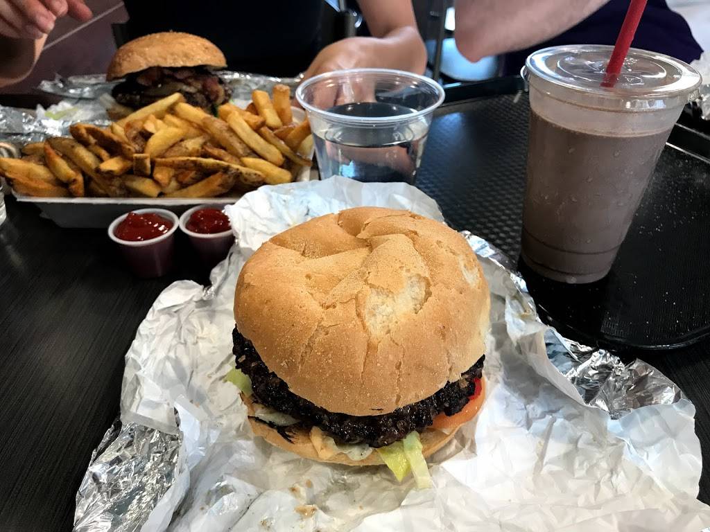 Burgers and Shakes | restaurant | 220 Kennevale Dr, Ottawa, ON K2J 6B6, Canada | 6134404005 OR +1 613-440-4005