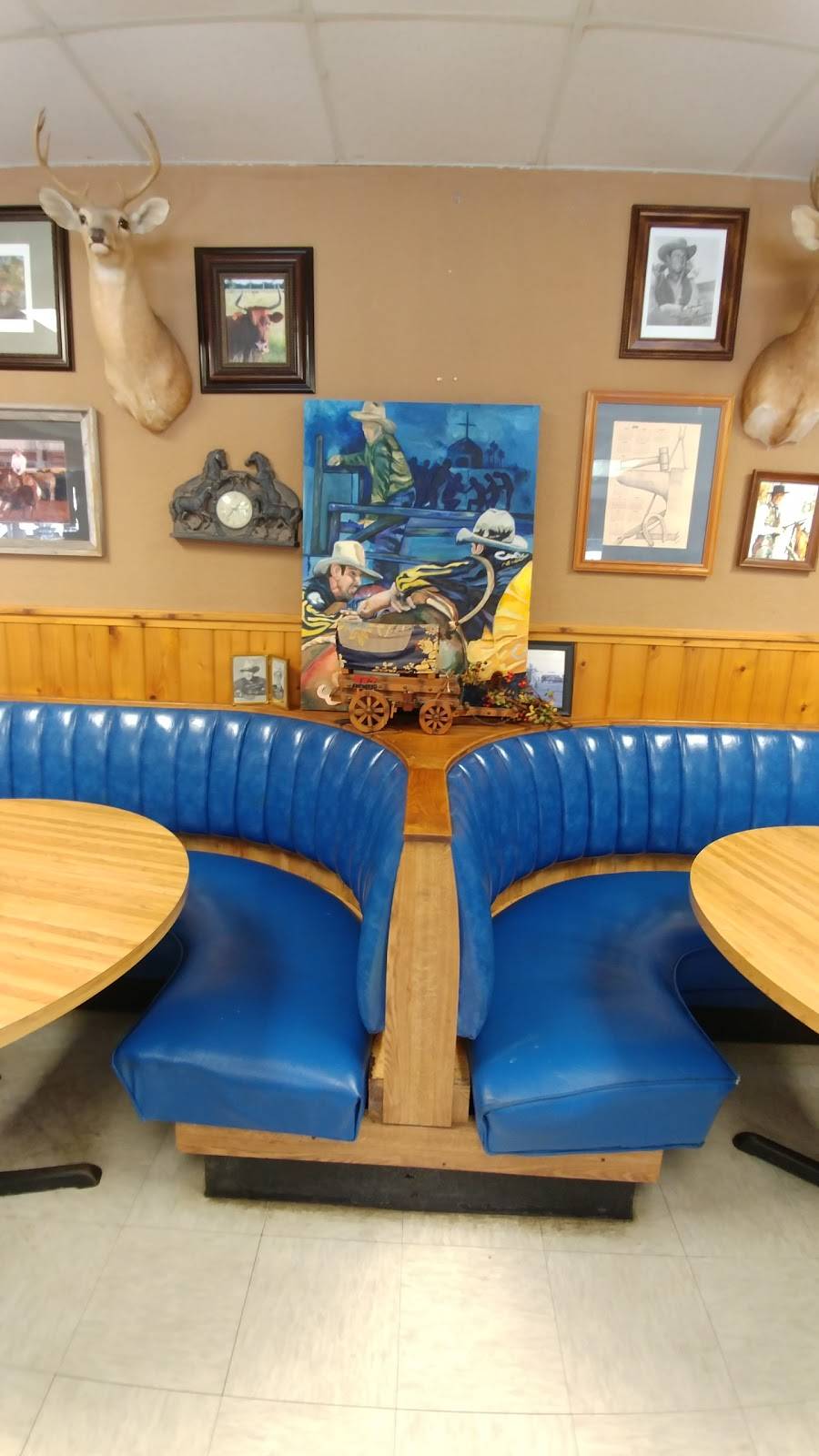 Crackers Cafe | restaurant | 15845 SW Warfield Blvd, Indiantown, FL 34956, USA | 7725973388 OR +1 772-597-3388