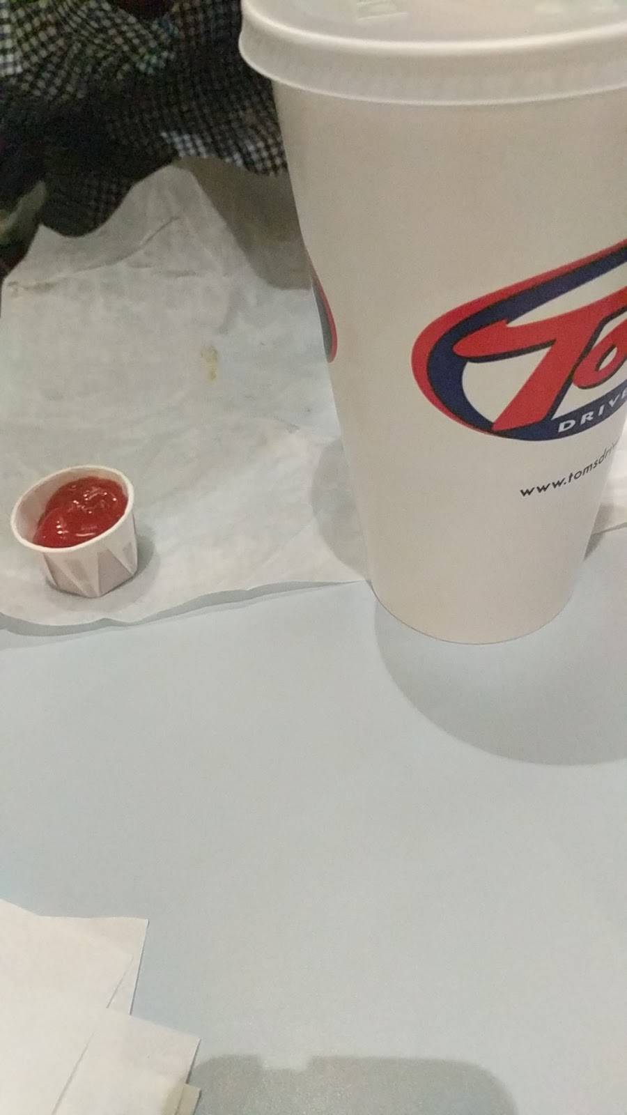 Toms Drive-In | restaurant | 701 E Wisconsin Ave, Appleton, WI 54911, USA | 9207319008 OR +1 920-731-9008