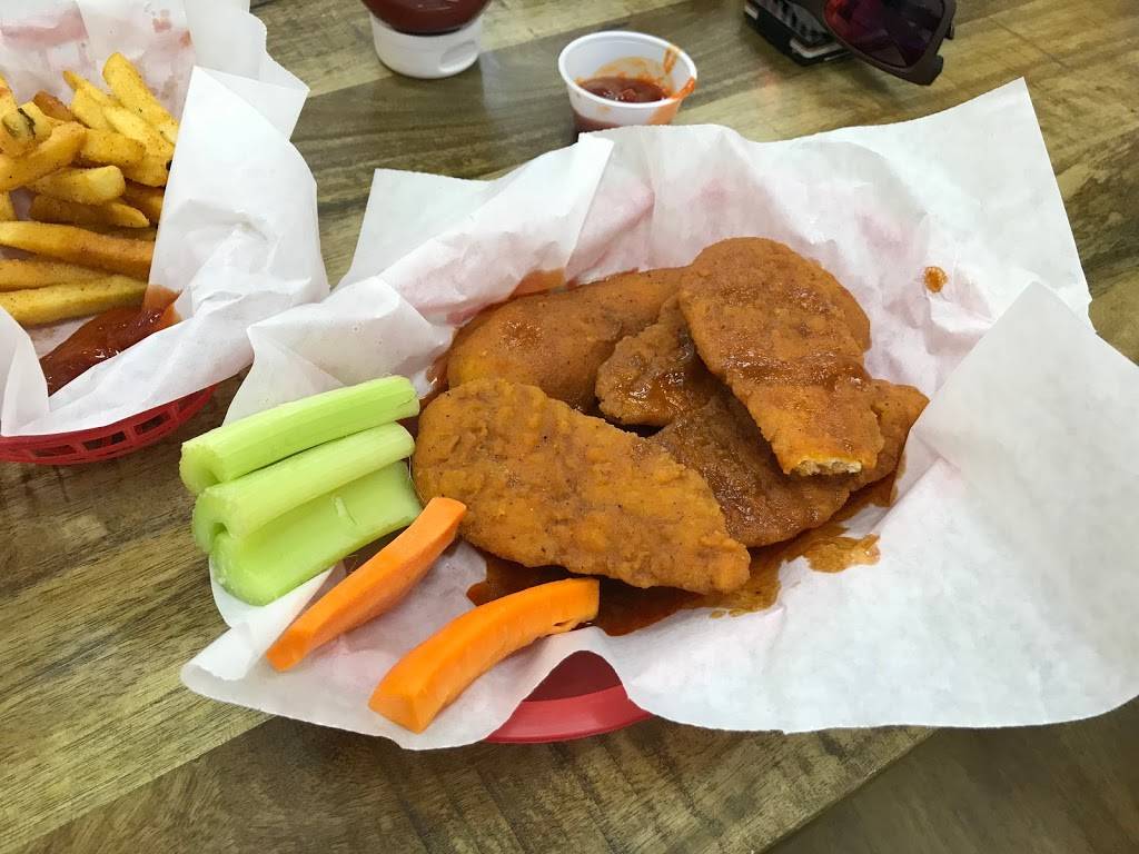 Wings on Fire | restaurant | 9040 E Valencia Rd Ste 100, Tucson, AZ 85747, USA | 5202747292 OR +1 520-274-7292