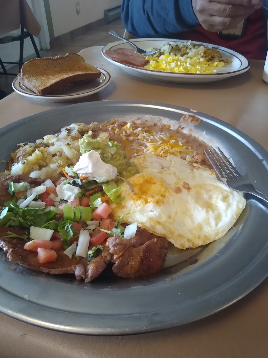 Rosies Place | restaurant | 2881 NV-208, Wellington, NV 89444, USA | 7754650041 OR +1 775-465-0041