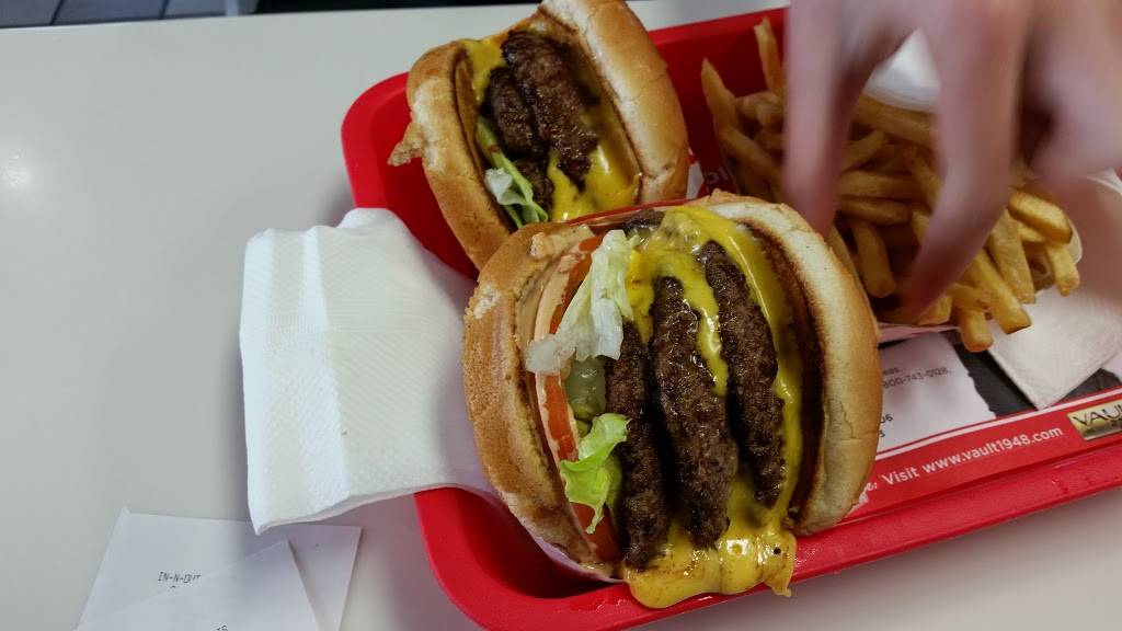 In-N-Out Burger | restaurant | 2010 Hacienda Dr, Vista, CA 92081, USA | 8007861000 OR +1 800-786-1000