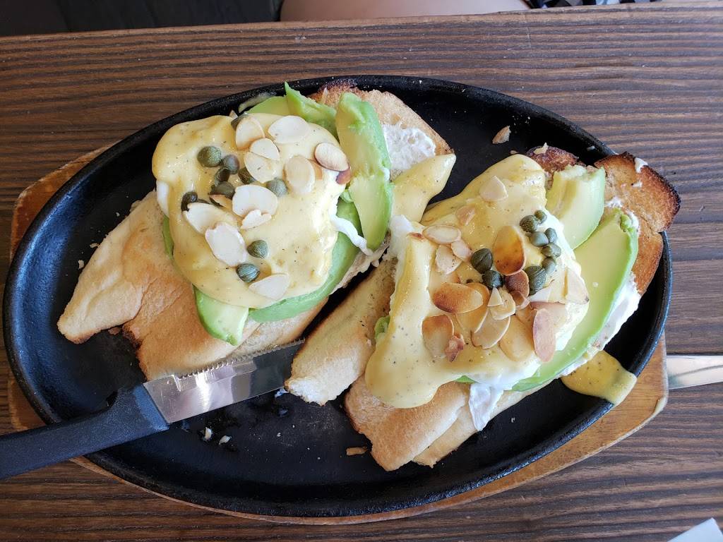 On The Hook | restaurant | 2445 E Imperial Hwy ste m, Brea, CA 92821, USA | 7146715886 OR +1 714-671-5886