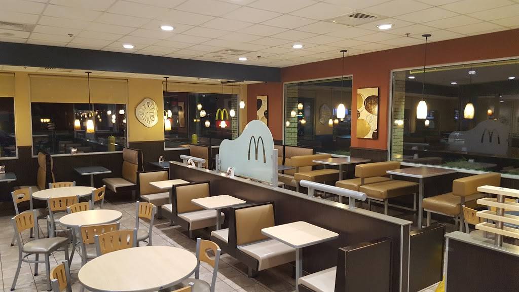 McDonalds | cafe | 506 Allison St, Charles City, IA 50616, USA | 6412281020 OR +1 641-228-1020