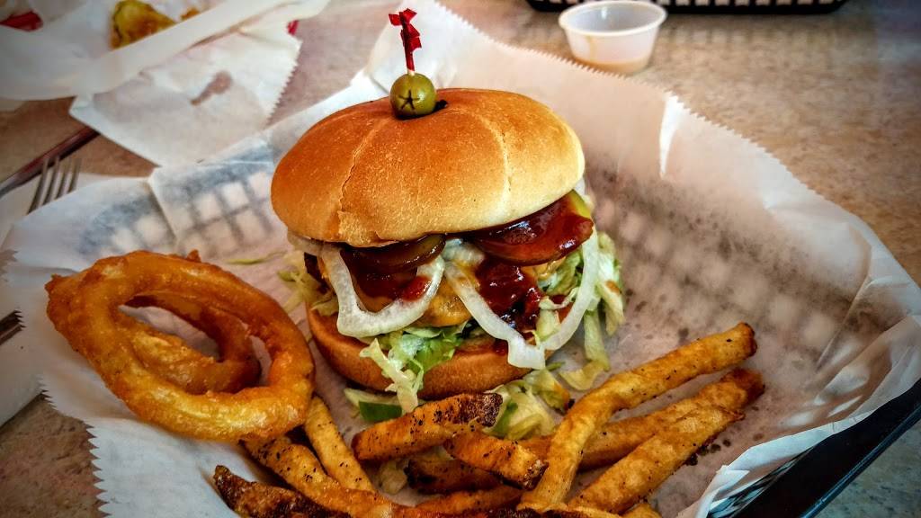 Cheeburger Cheeburger | restaurant | 13311 Manchester Rd, Des Peres, MO 63131, USA | 3148219900 OR +1 314-821-9900