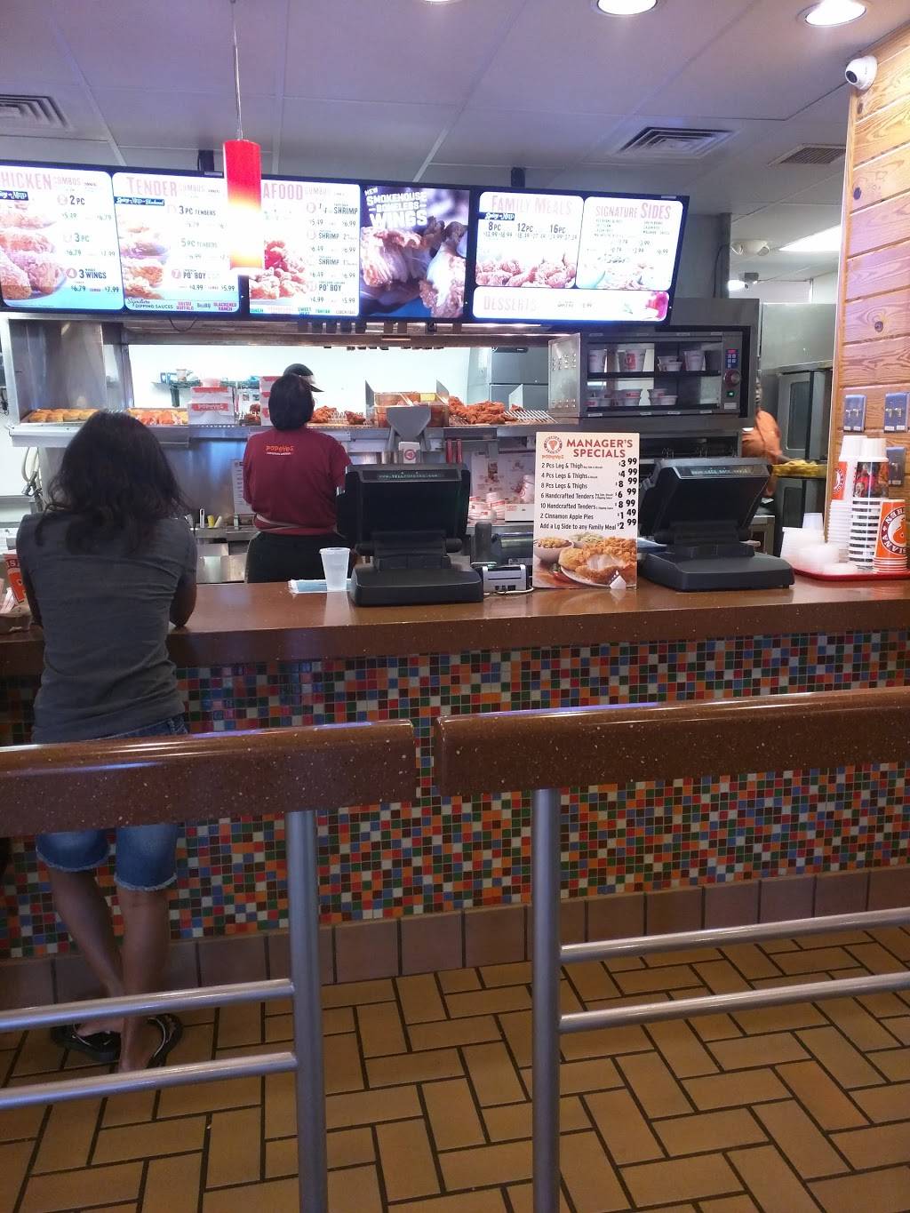 Popeyes Louisiana Kitchen | restaurant | 2825 N Military Trl, West Palm Beach, FL 33409, USA | 5616897767 OR +1 561-689-7767