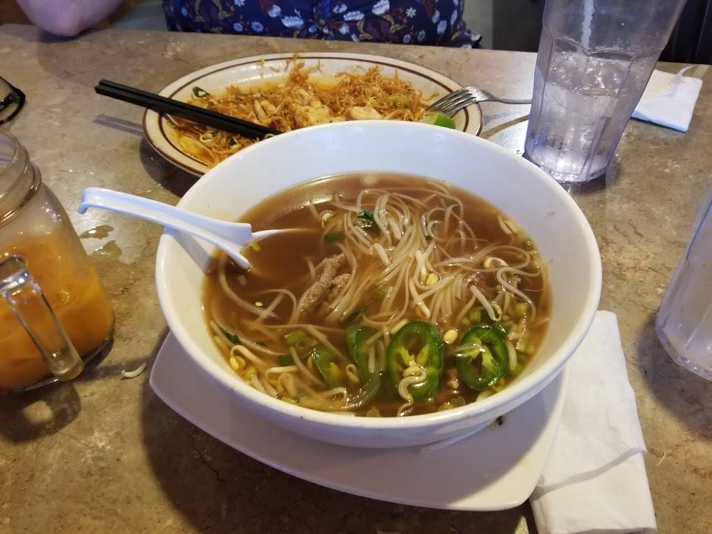 Lai Thai Kitchen | restaurant | 1621 Leonard St NE, Grand Rapids, MI 49505, USA | 6164565730 OR +1 616-456-5730