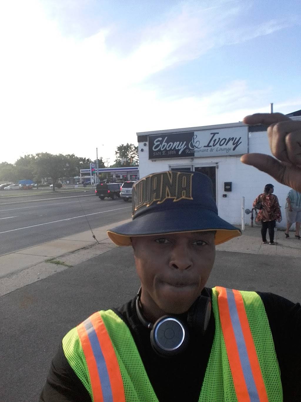 Ebony & Ivory Restaurant | restaurant | 5101 E 38th St, Indianapolis, IN 46218, USA | 3176026688 OR +1 317-602-6688