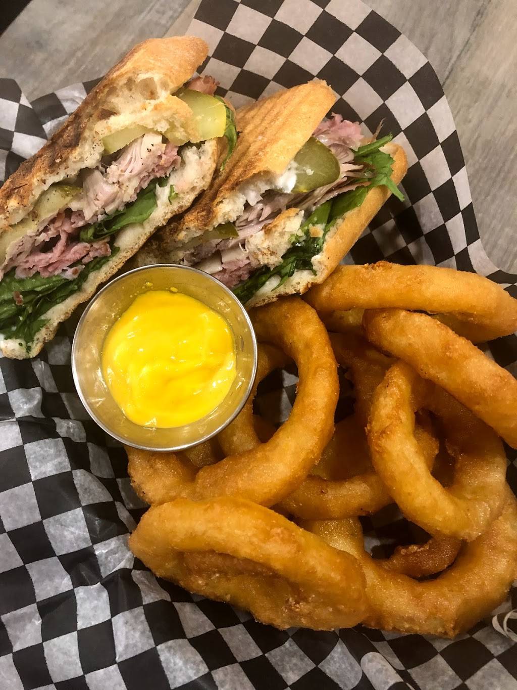 Marydales Family Restaurant | restaurant | 76 Main St, Lions Head, ON N0H 1W0, Canada | 5197934224 OR +1 519-793-4224