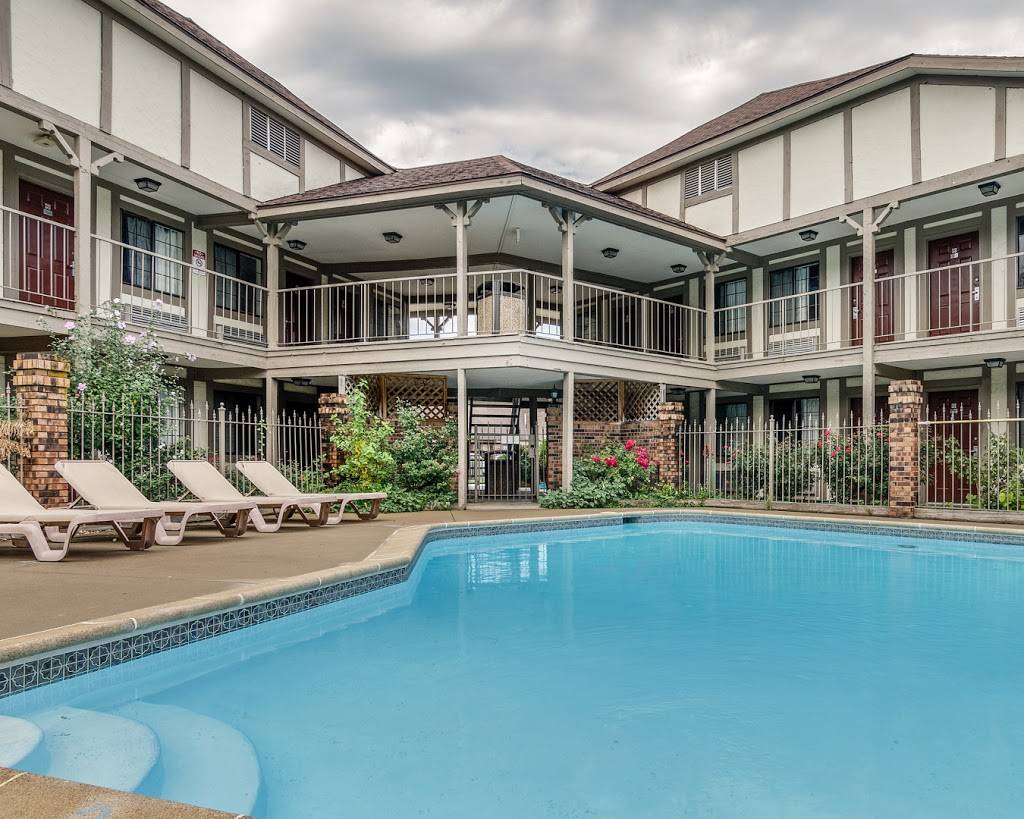 Econo Lodge University | restaurant | 2525 W 6th St, Lawrence, KS 66049, USA | 7858418410 OR +1 785-841-8410