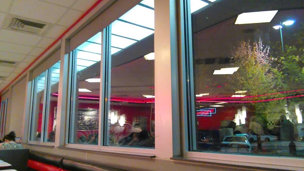 Steak n Shake | restaurant | 1125 Interstate Dr, Cookeville, TN 38501, USA | 9315256742 OR +1 931-525-6742