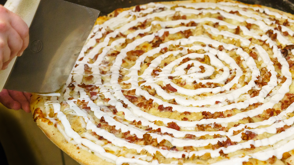 Nias Pizzeria | restaurant | 41 Kings Plaza, Oley, PA 19547, USA | 6109873676 OR +1 610-987-3676