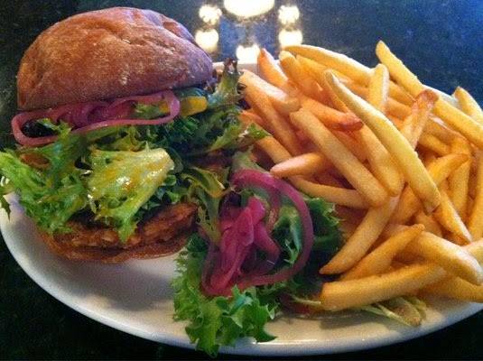 Peters Bar and Grill | restaurant | 5701 NE Fremont St #3264, Portland, OR 97213, USA | 5034600544 OR +1 503-460-0544