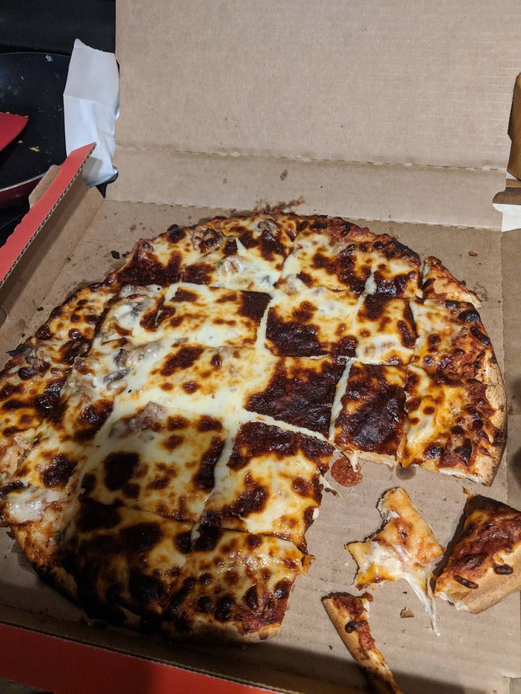 Reds Savoy Pizza | restaurant | 3250 Denmark Ave, Eagan, MN 55123, USA | 6514546400 OR +1 651-454-6400