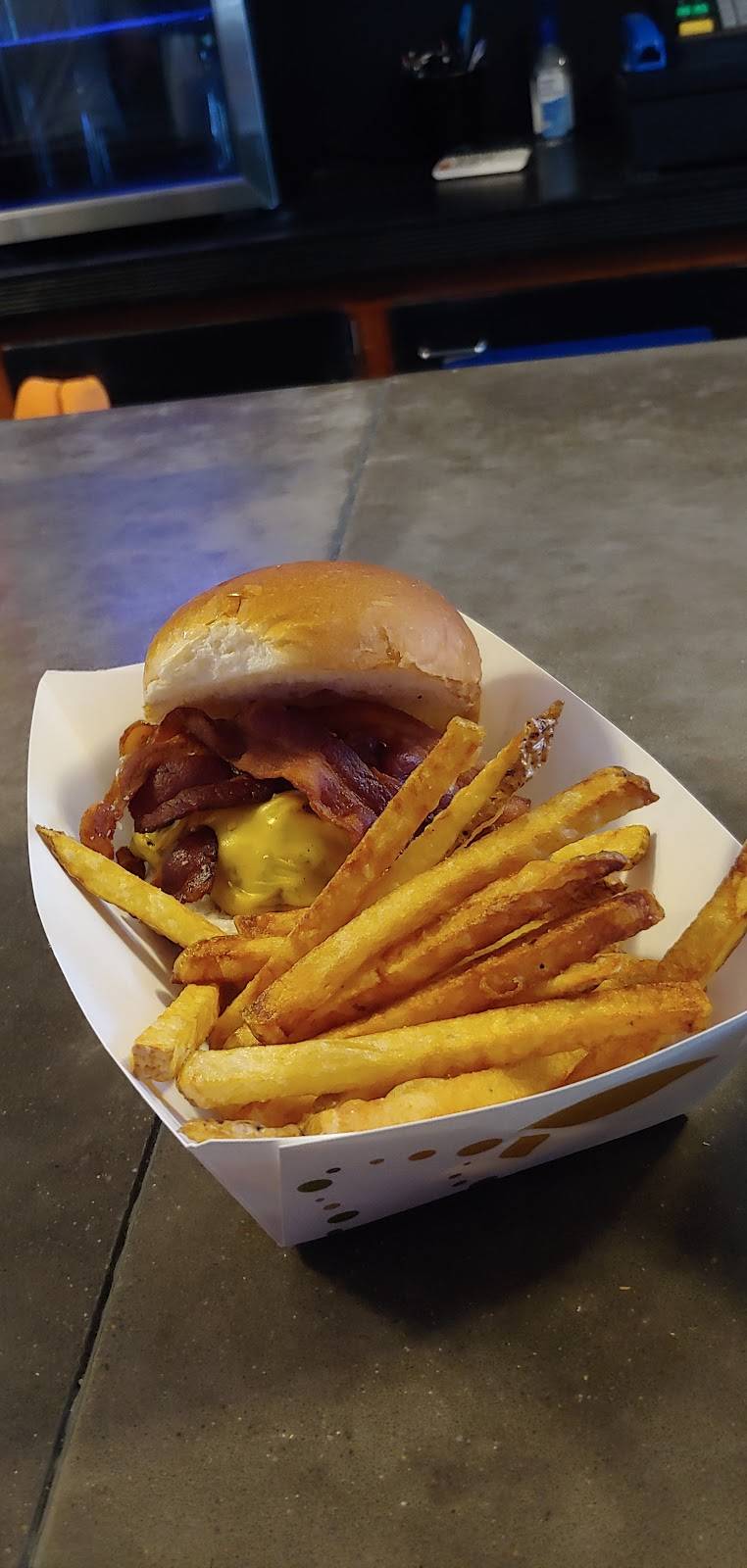 929 Beer House & Grill | restaurant | 929 E 8th St, Winona, MN 55987, USA | 5074546362 OR +1 507-454-6362