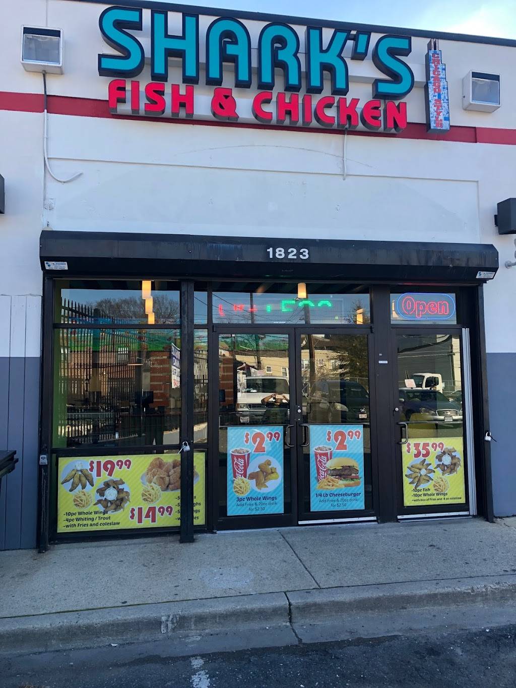 Sharks Fish & Chicken | restaurant | 1823 West Virginia Ave NE, Washington, DC 20002, USA | 2026350700 OR +1 202-635-0700