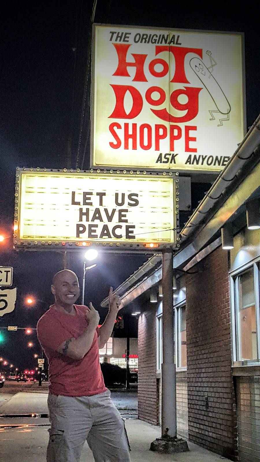 Hot Dog Shoppe | restaurant | 740 W Market St, Warren, OH 44481, USA | 3303957057 OR +1 330-395-7057