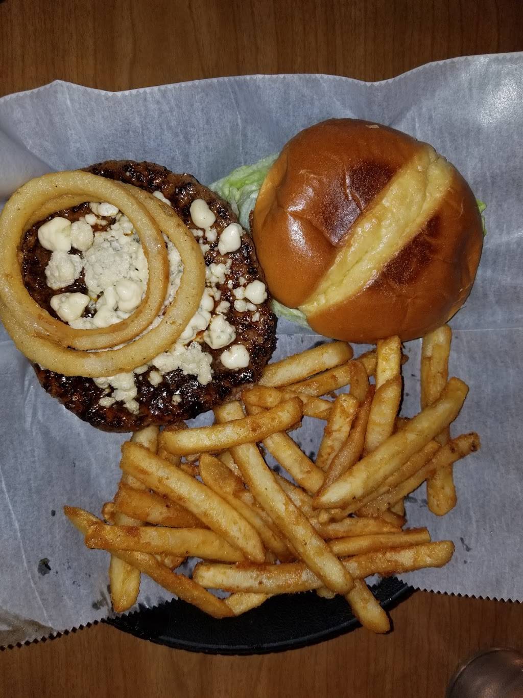 LimeLight Sports Bar & Grill | restaurant | 30200 Van Dyke Ave, Warren, MI 48093, USA | 5867517883 OR +1 586-751-7883