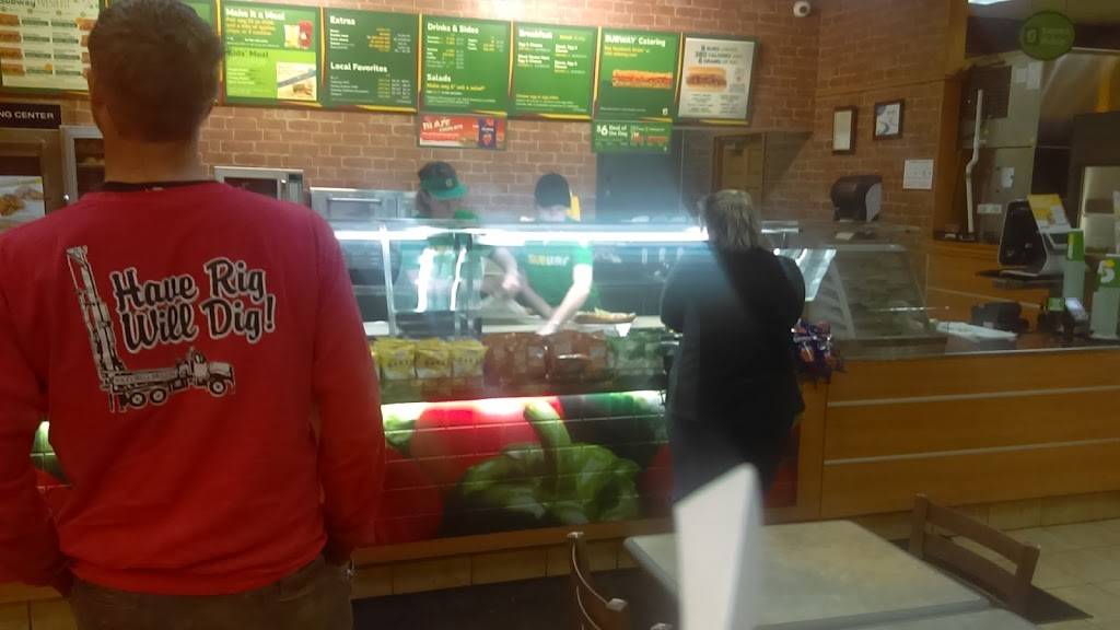 Subway | restaurant | 933 N Main St, Bluffton, IN 46714, USA | 2608247821 OR +1 260-824-7821