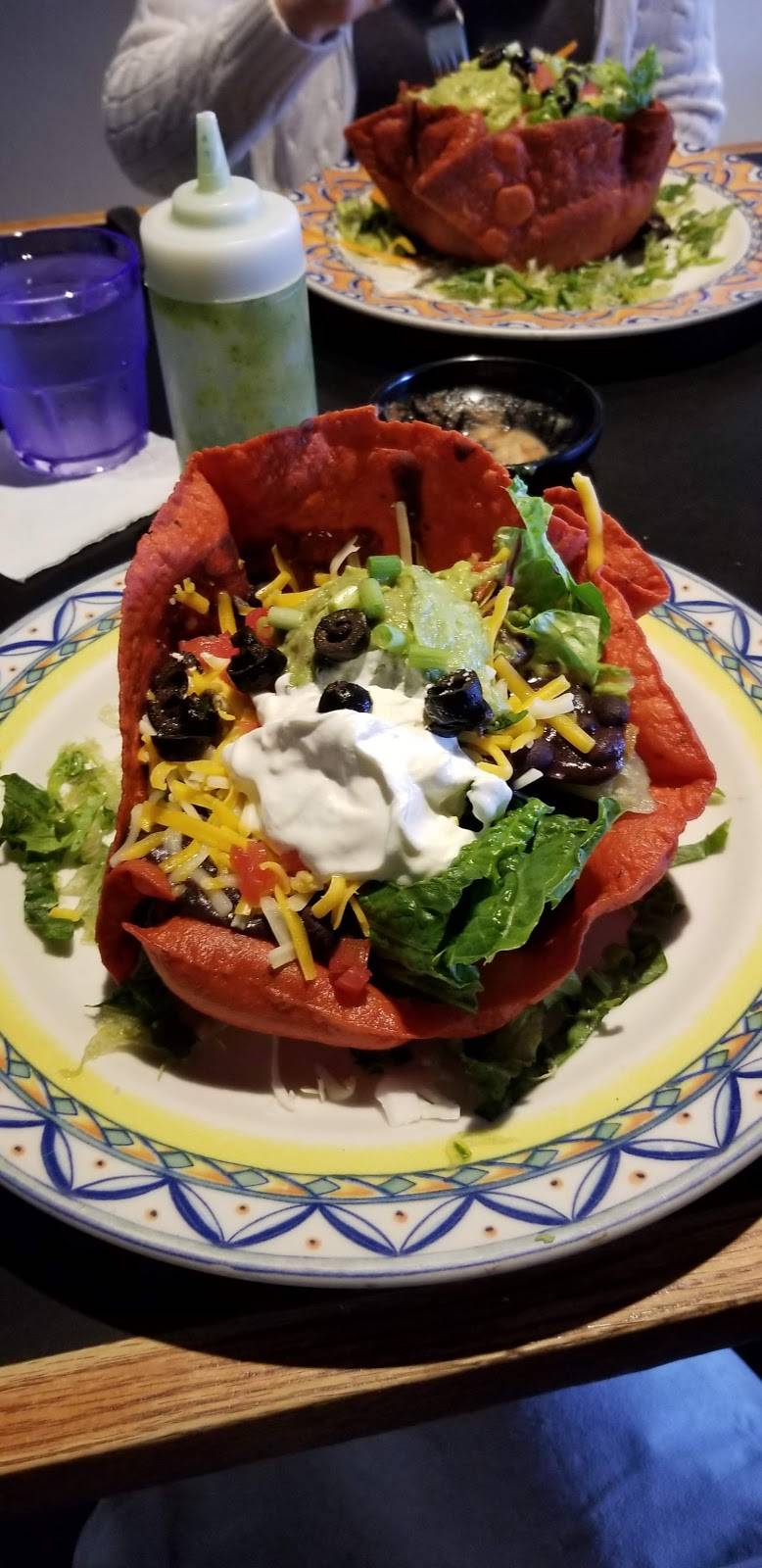 Iguana Mia | restaurant | 1027 Cape Coral Pkwy E, Cape Coral, FL 33904, USA | 2399453181 OR +1 239-945-3181