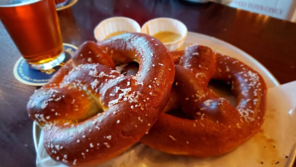 Flying Saucer Draught Emporium | restaurant | 9605 N Tryon St A, Charlotte, NC 28262, USA | 7047178179 OR +1 704-717-8179