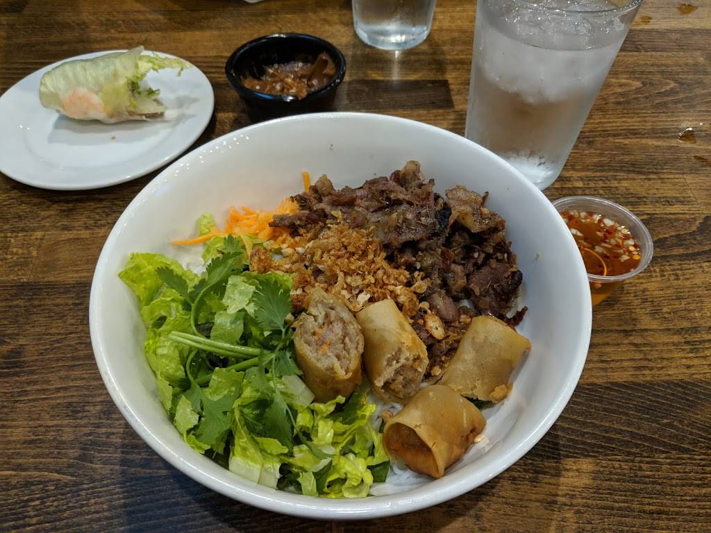 Pho Tuoi | restaurant | 6559 N Oak Trafficway, Gladstone, MO 64118, USA | 8165997941 OR +1 816-599-7941