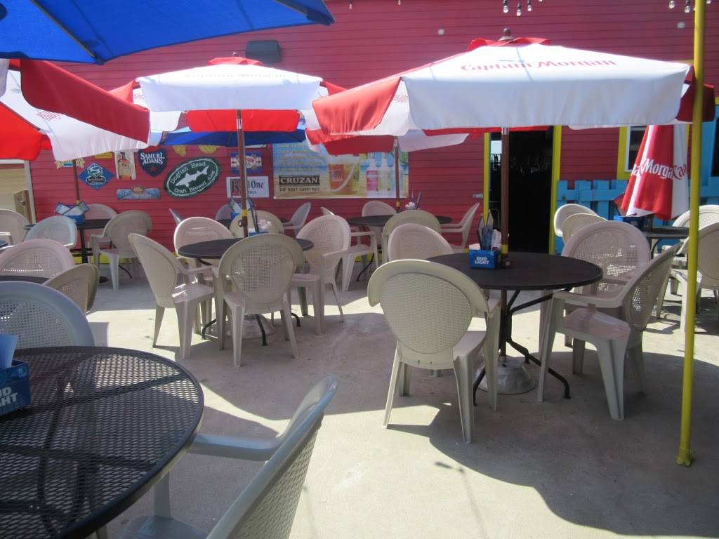 Charlies Tap House | restaurant | 9A Ocean Blvd, Hampton, NH 03842, USA | 6039299005 OR +1 603-929-9005