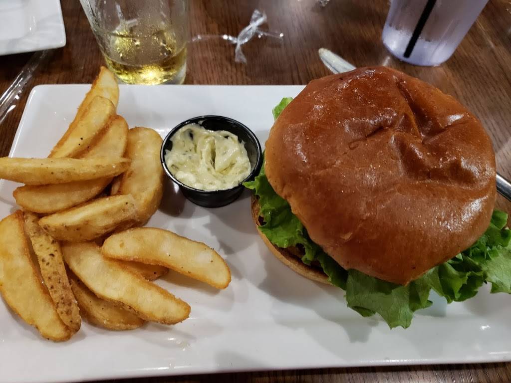 4 Corners Tavern | restaurant | 8250 Champions Gate Blvd, Davenport, FL 33896, USA | 4074792172 OR +1 407-479-2172